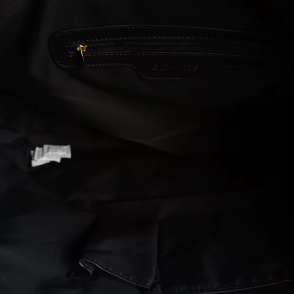 Gilda Paris Chic Black Quilted Tote with Gold Chain Accents - Picture 8 of 14